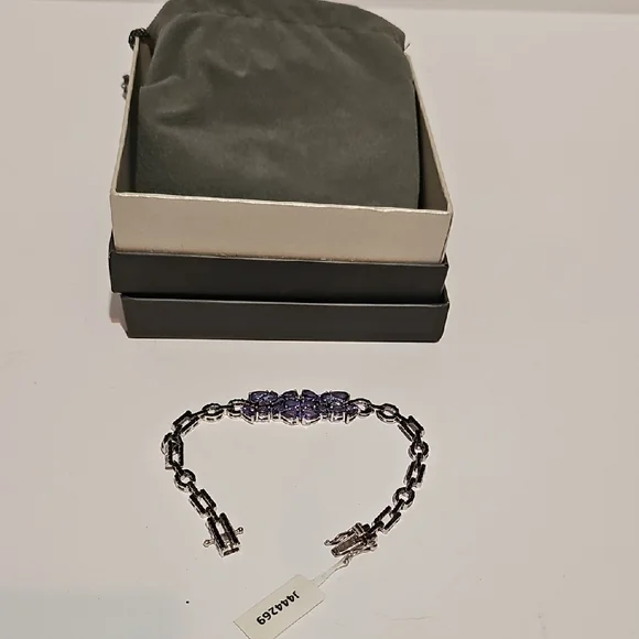 Elegant Silver and Purple Bracelet - Picture 2 of 5